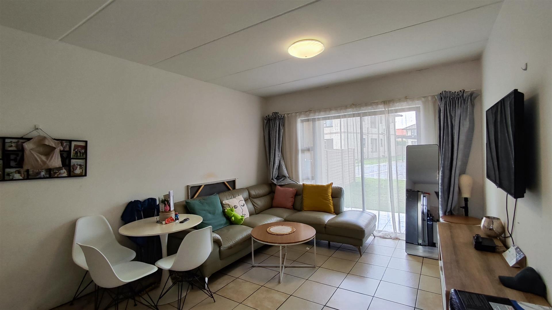 Lounges - 20 square meters of property in Parkrand