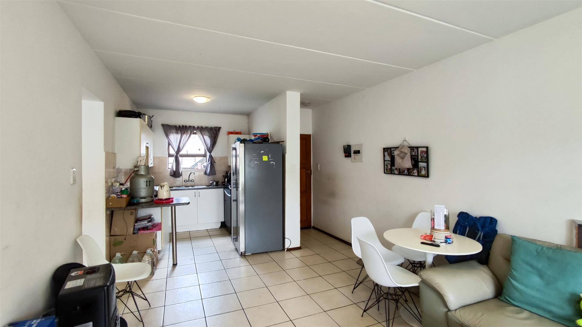 Lounges - 20 square meters of property in Parkrand