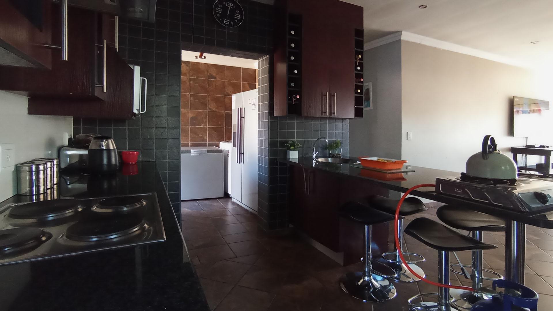 Kitchen - 13 square meters of property in Doornpoort