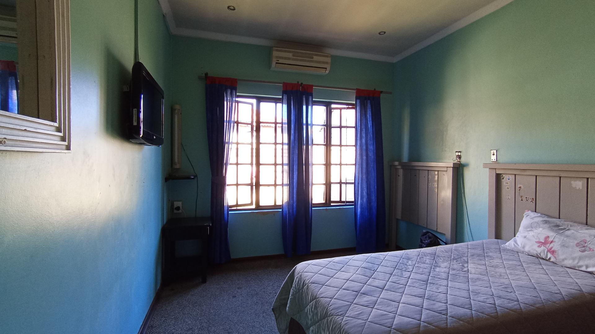 Bed Room 2 - 12 square meters of property in Doornpoort