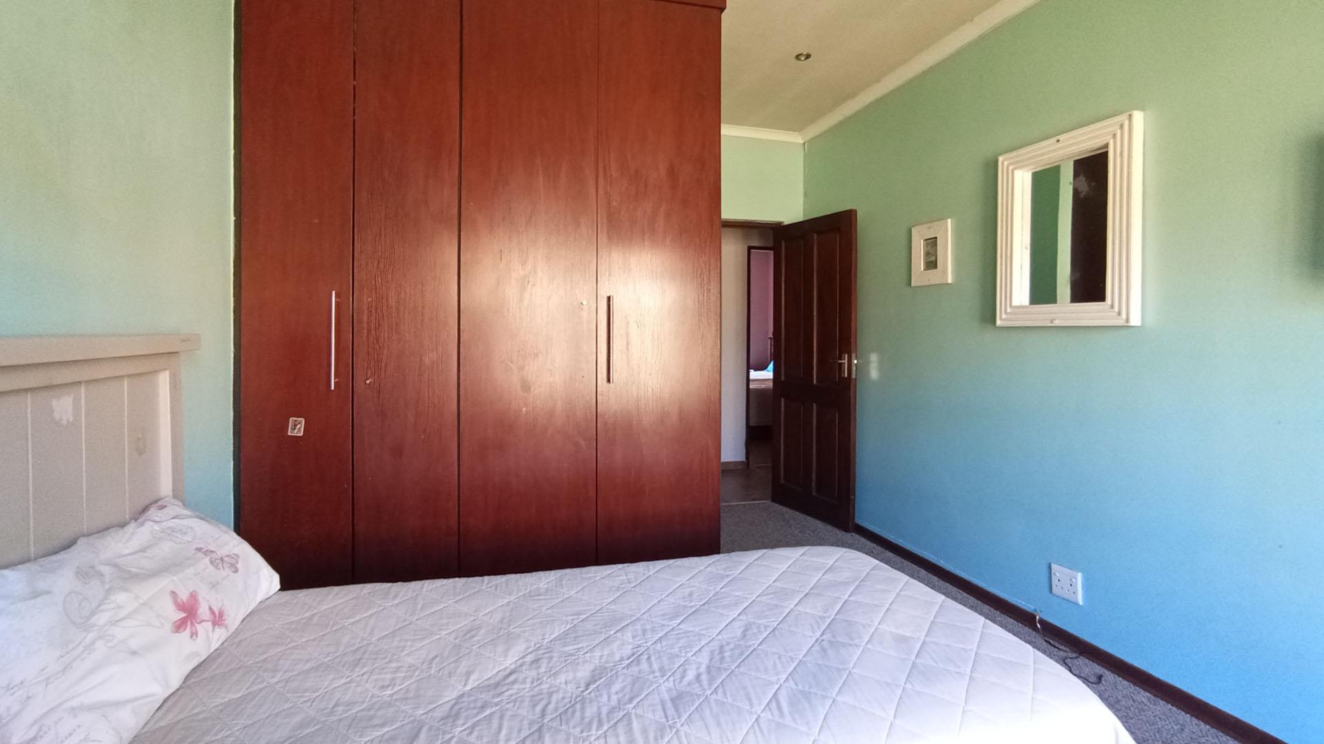 Bed Room 2 - 12 square meters of property in Doornpoort