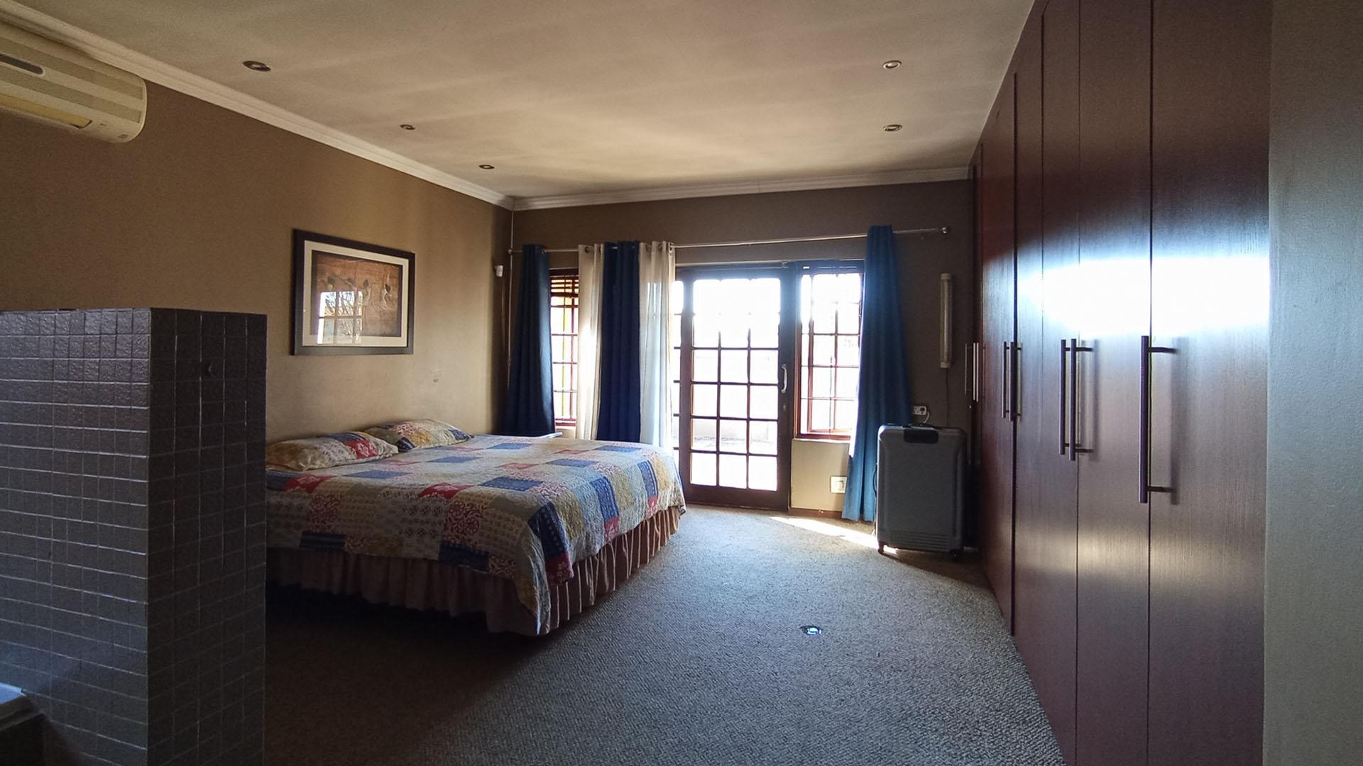 Main Bedroom - 23 square meters of property in Doornpoort