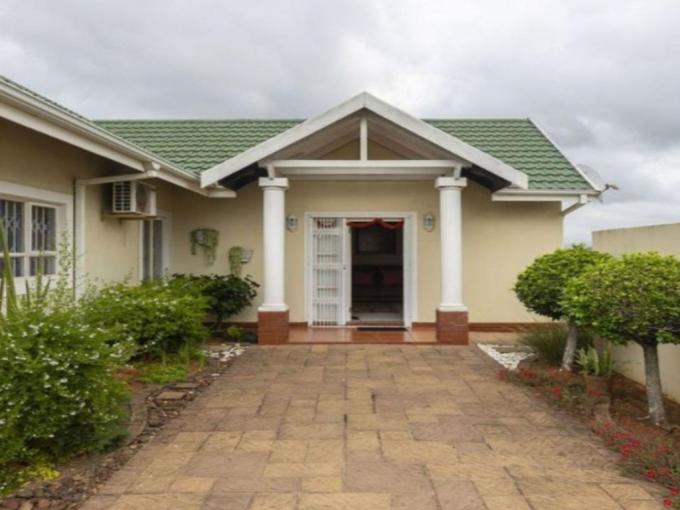 4 Bedroom House for Sale For Sale in Mount Edgecombe  - MR677961