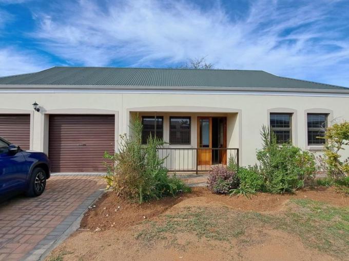 4 Bedroom House for Sale For Sale in Oudtshoorn - MR677963