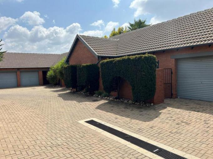 2 Bedroom Simplex to Rent in Brookelands Lifestyle Estate - Property to rent - MR677975