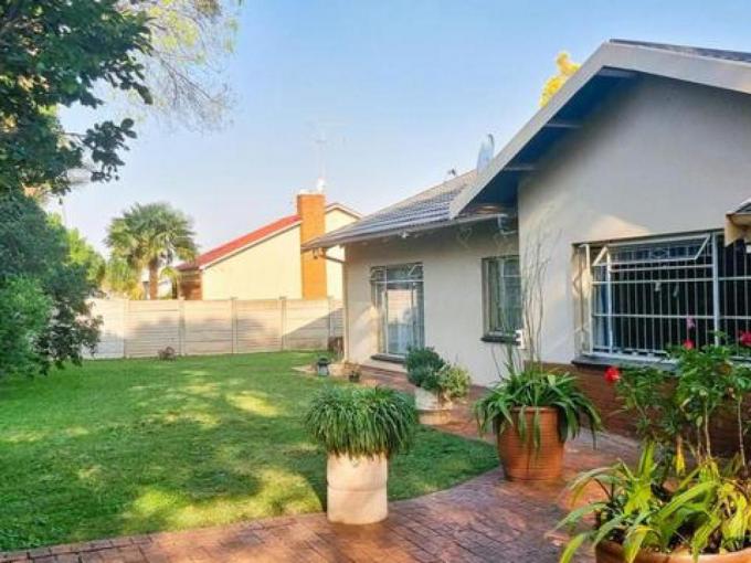 3 Bedroom House for Sale For Sale in Valhalla - MR677976