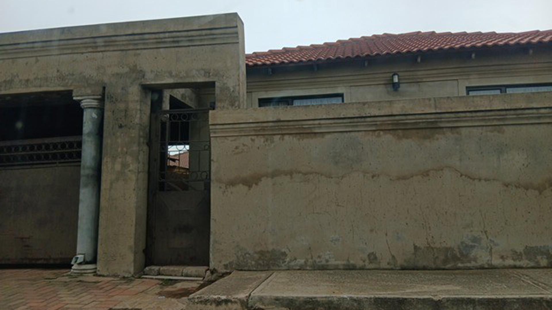 Front View of property in Kwa-Thema