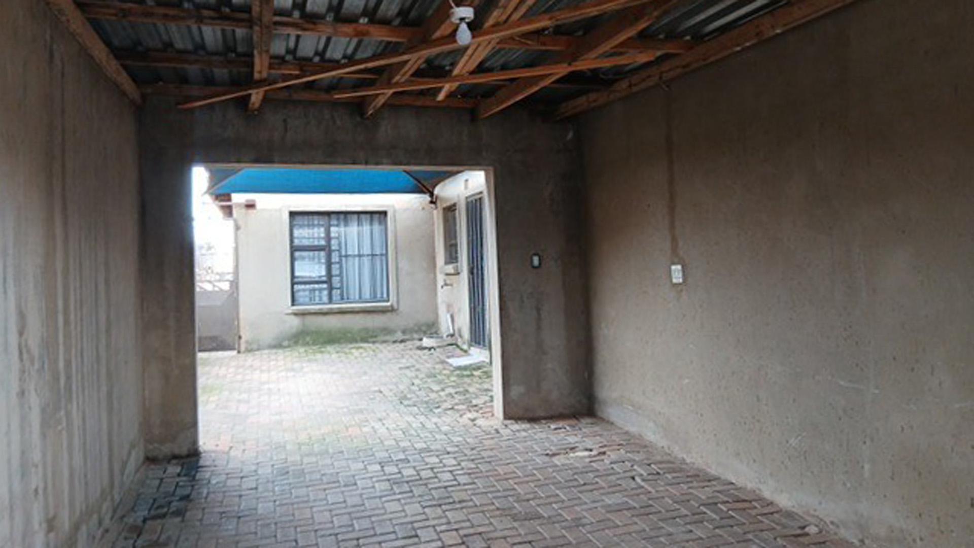 Front View of property in Kwa-Thema