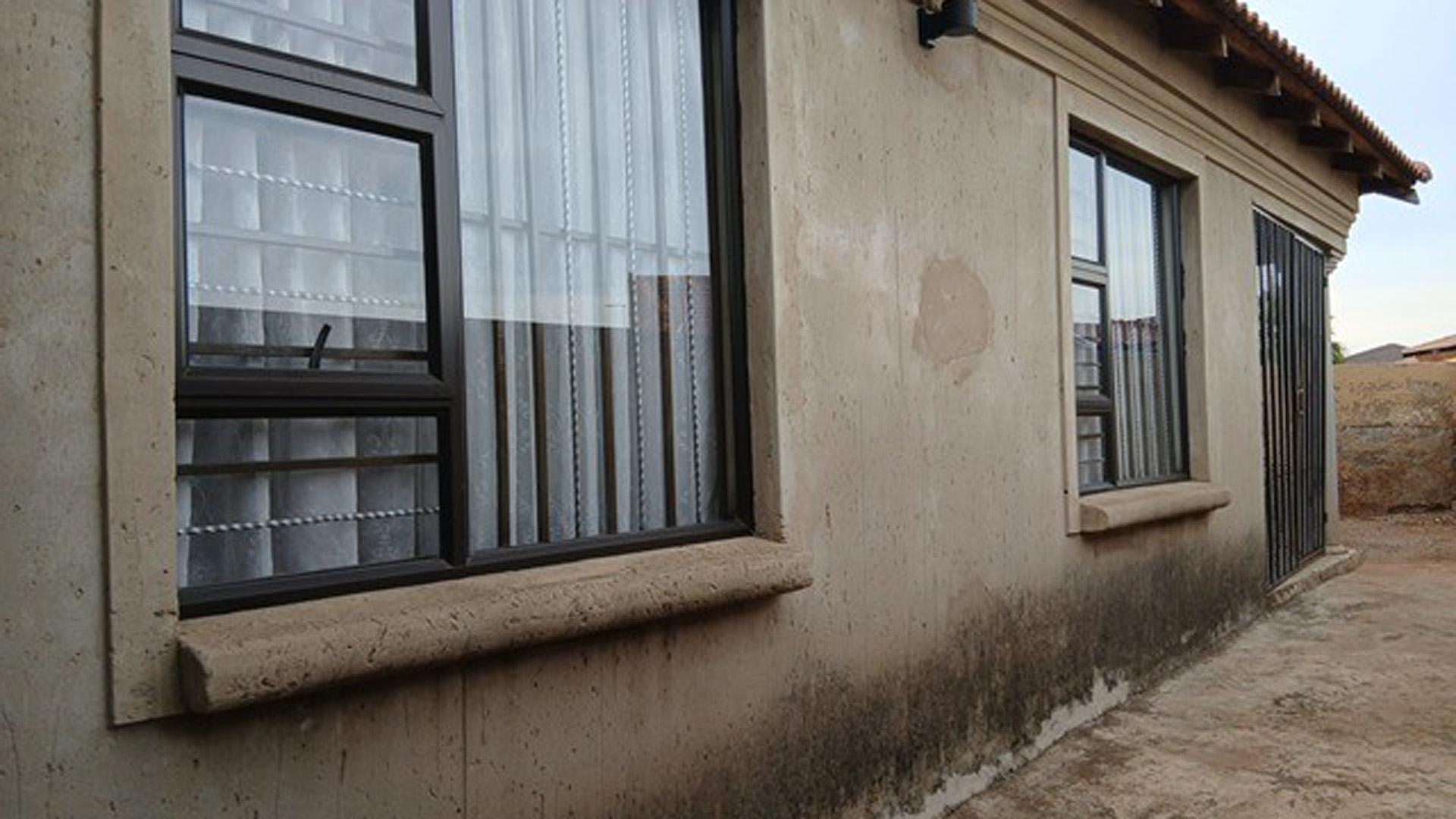 Front View of property in Kwa-Thema