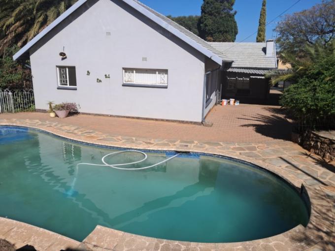 4 Bedroom House for Sale For Sale in South Crest - MR678026