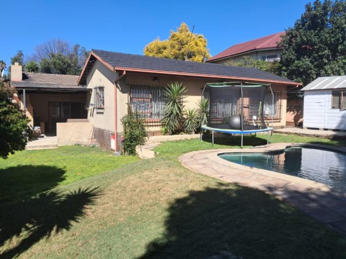 4 Bedroom House for Sale For Sale in South Crest - MR678031