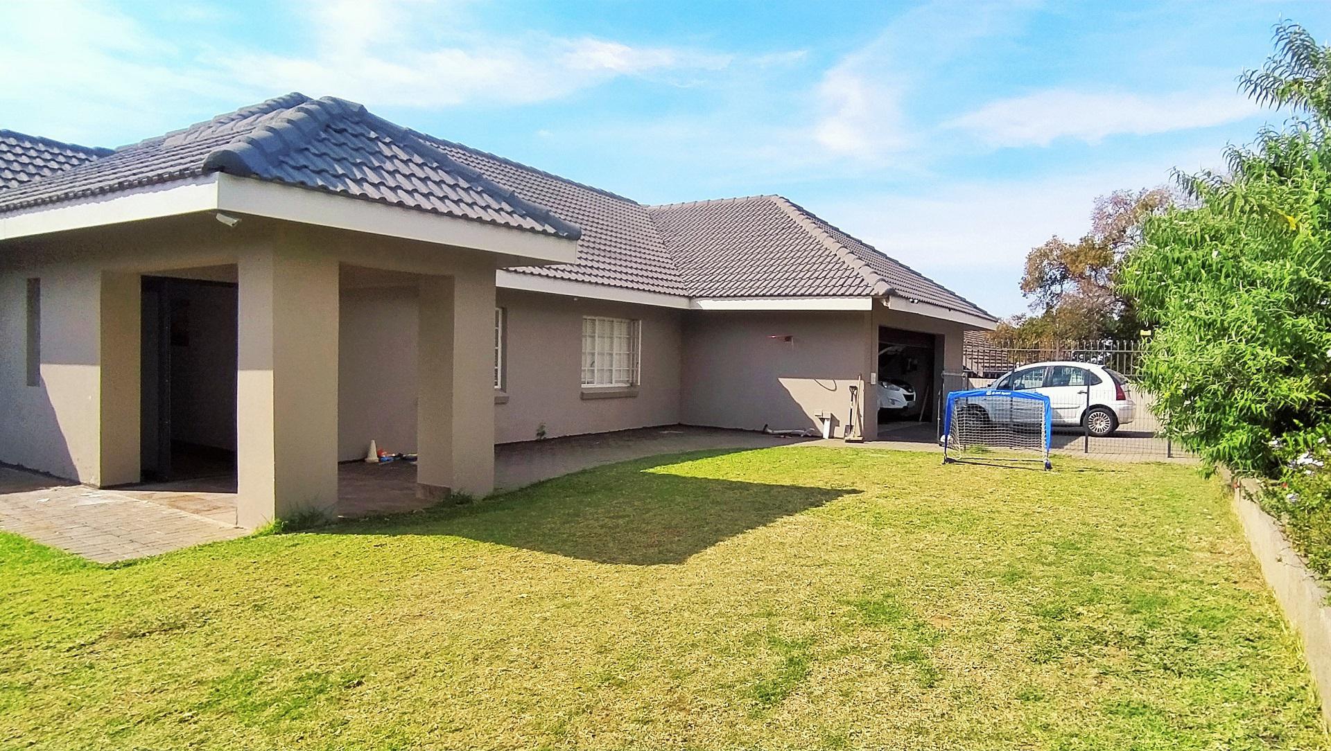Front View of property in Dan Pienaar