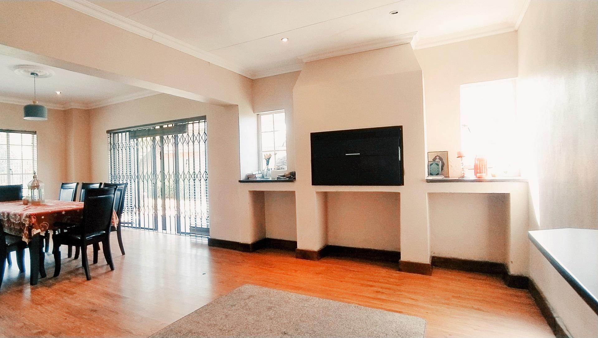 Spaces of property in Dan Pienaar