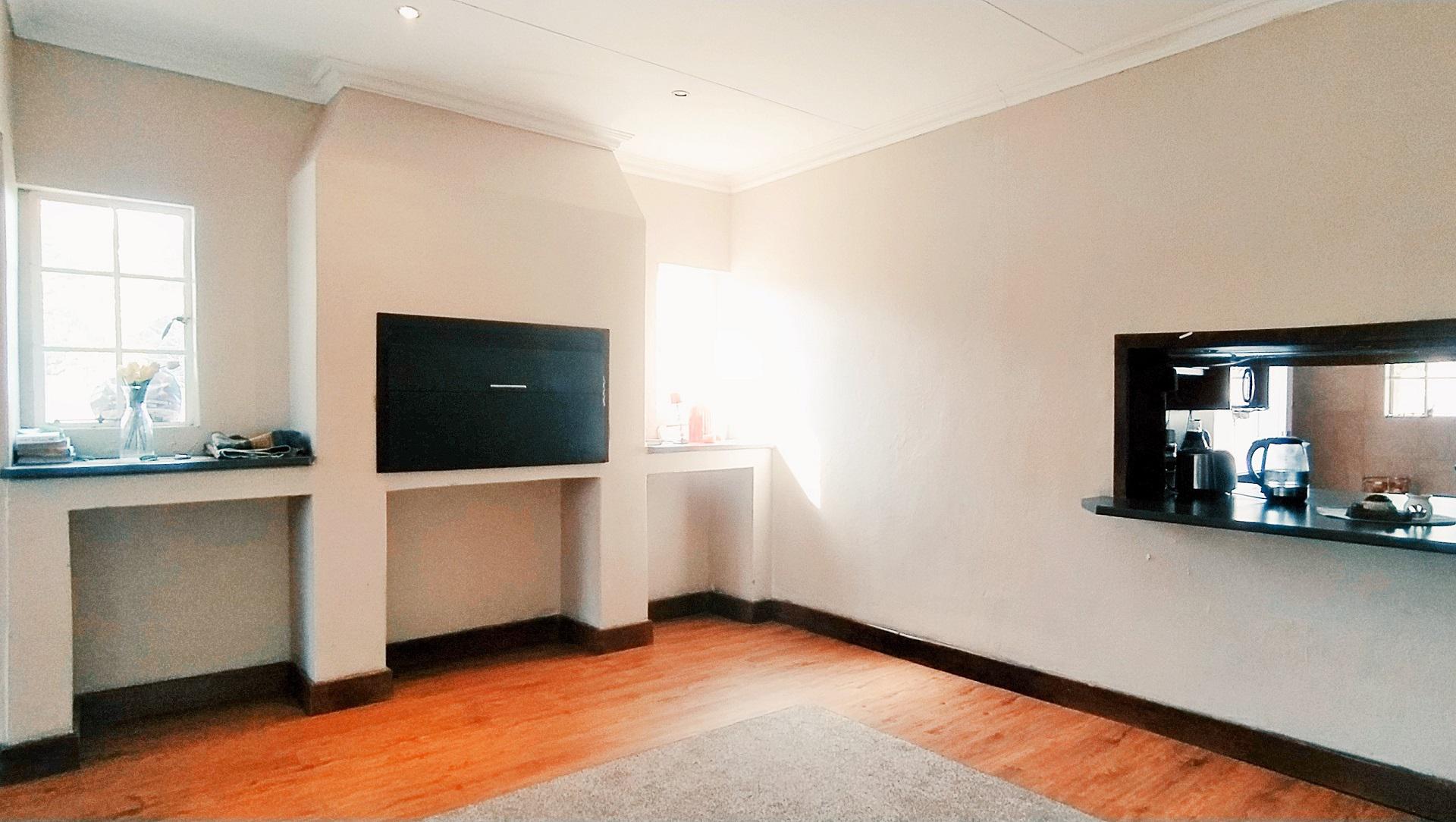 Spaces of property in Dan Pienaar