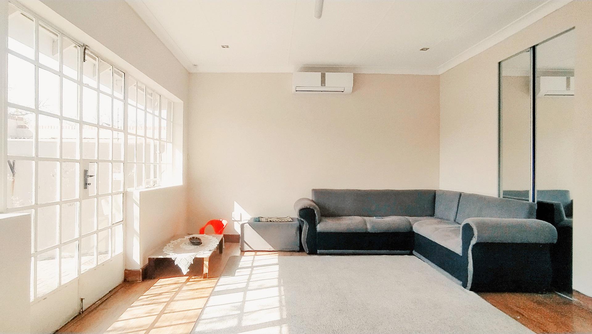 Main Bedroom of property in Dan Pienaar