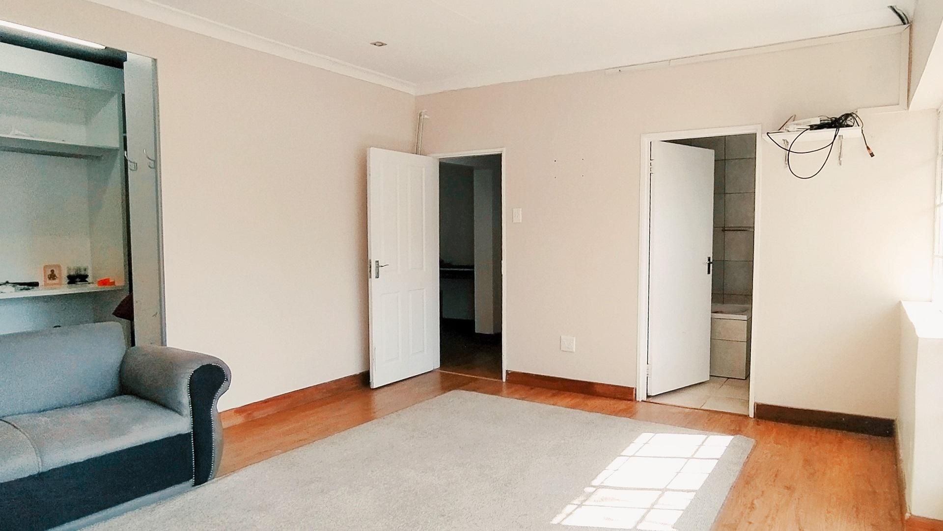 Main Bedroom of property in Dan Pienaar