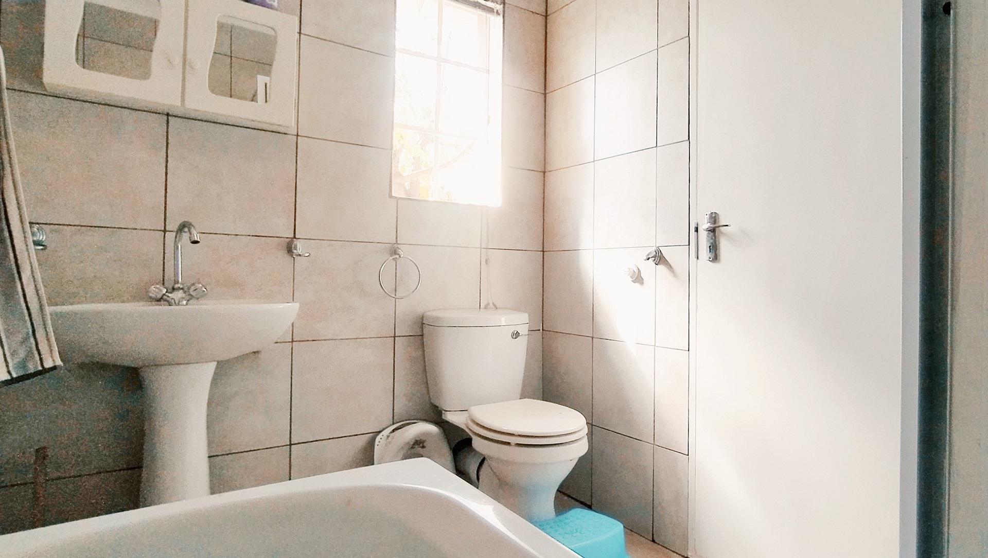 Main Bathroom of property in Dan Pienaar