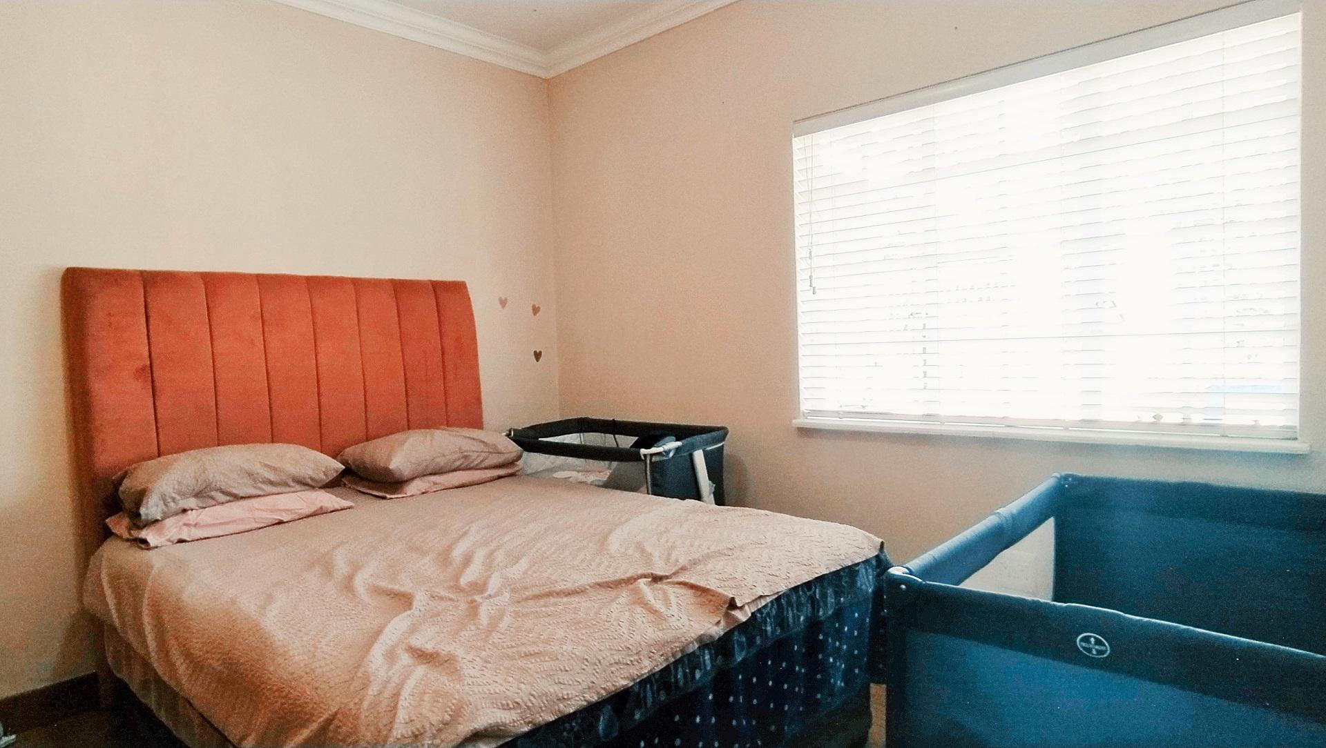 Bed Room 1 of property in Dan Pienaar