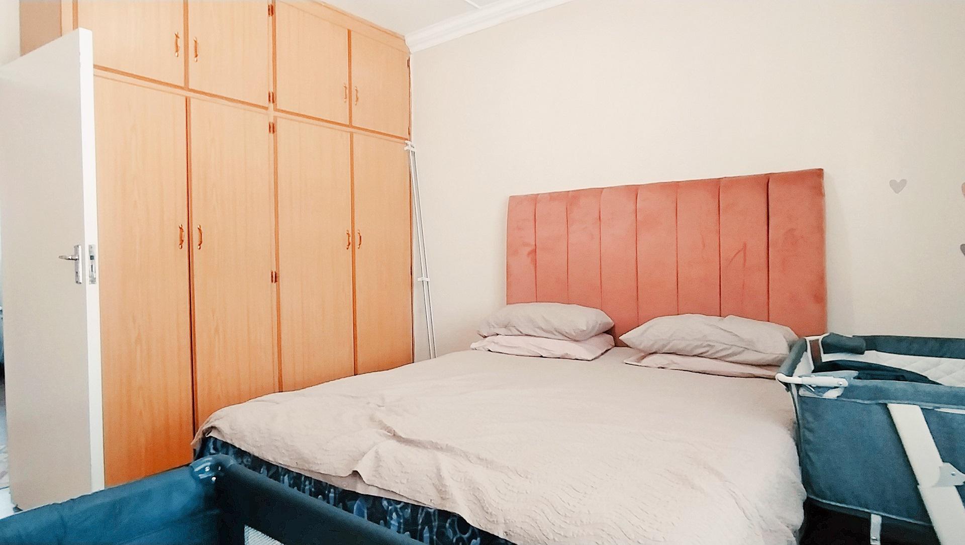 Bed Room 1 of property in Dan Pienaar