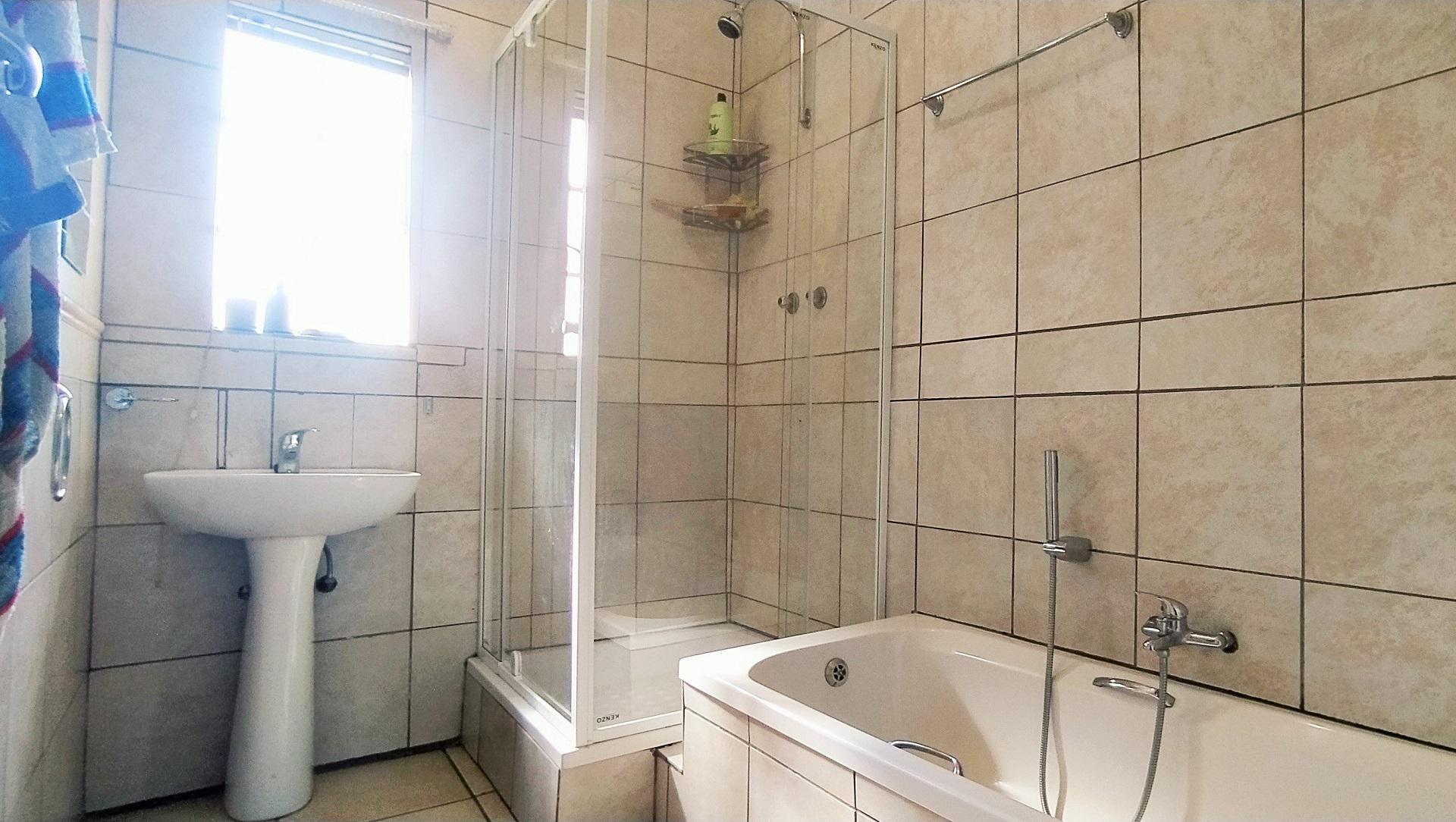 Bathroom 1 of property in Dan Pienaar