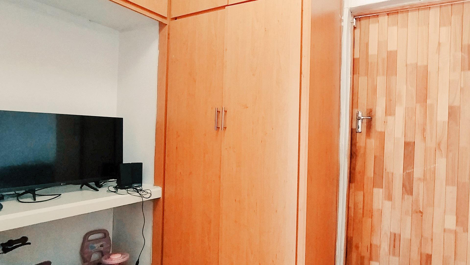 Spaces of property in Dan Pienaar