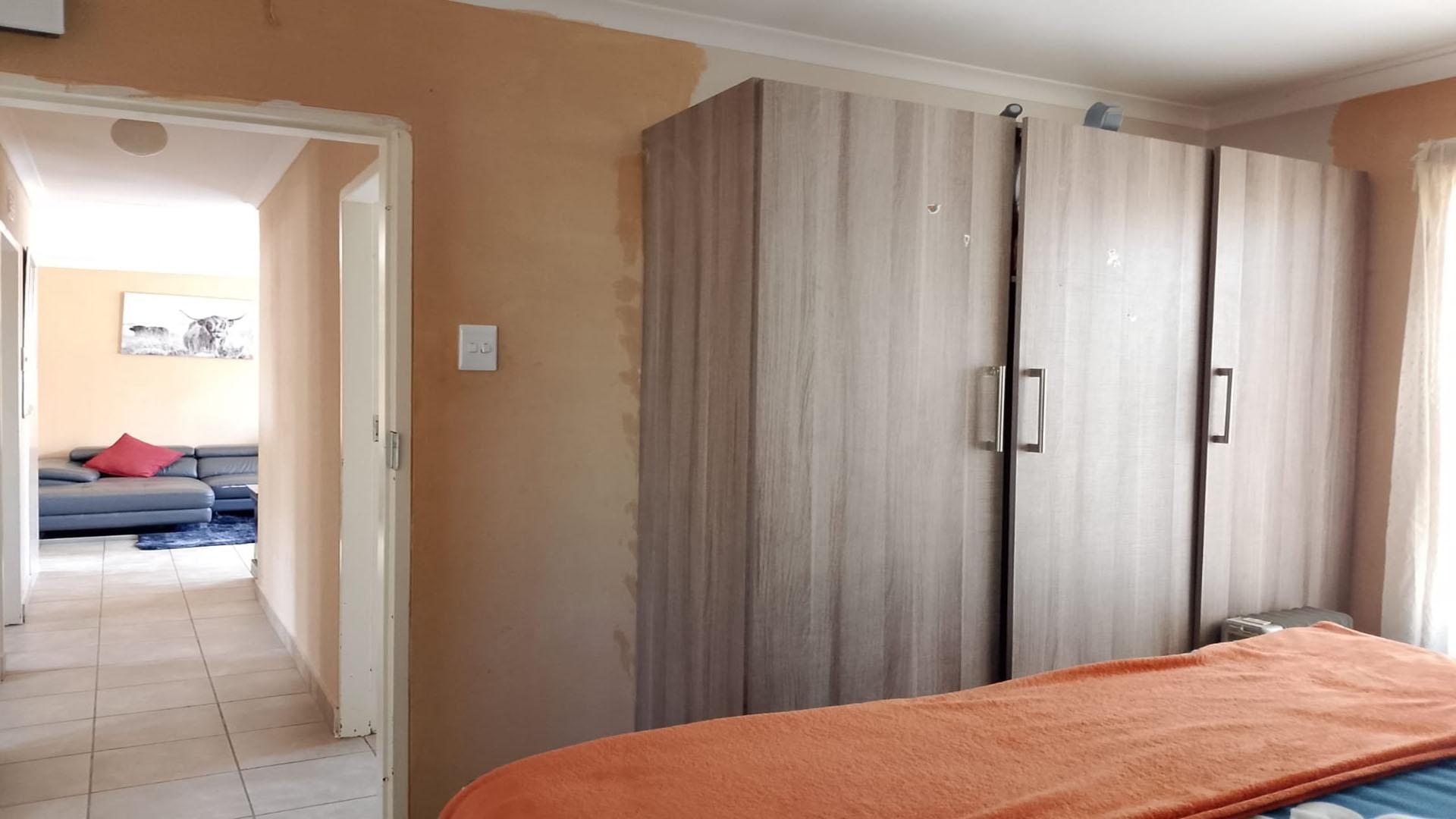 Bed Room 1 of property in Watervalspruit