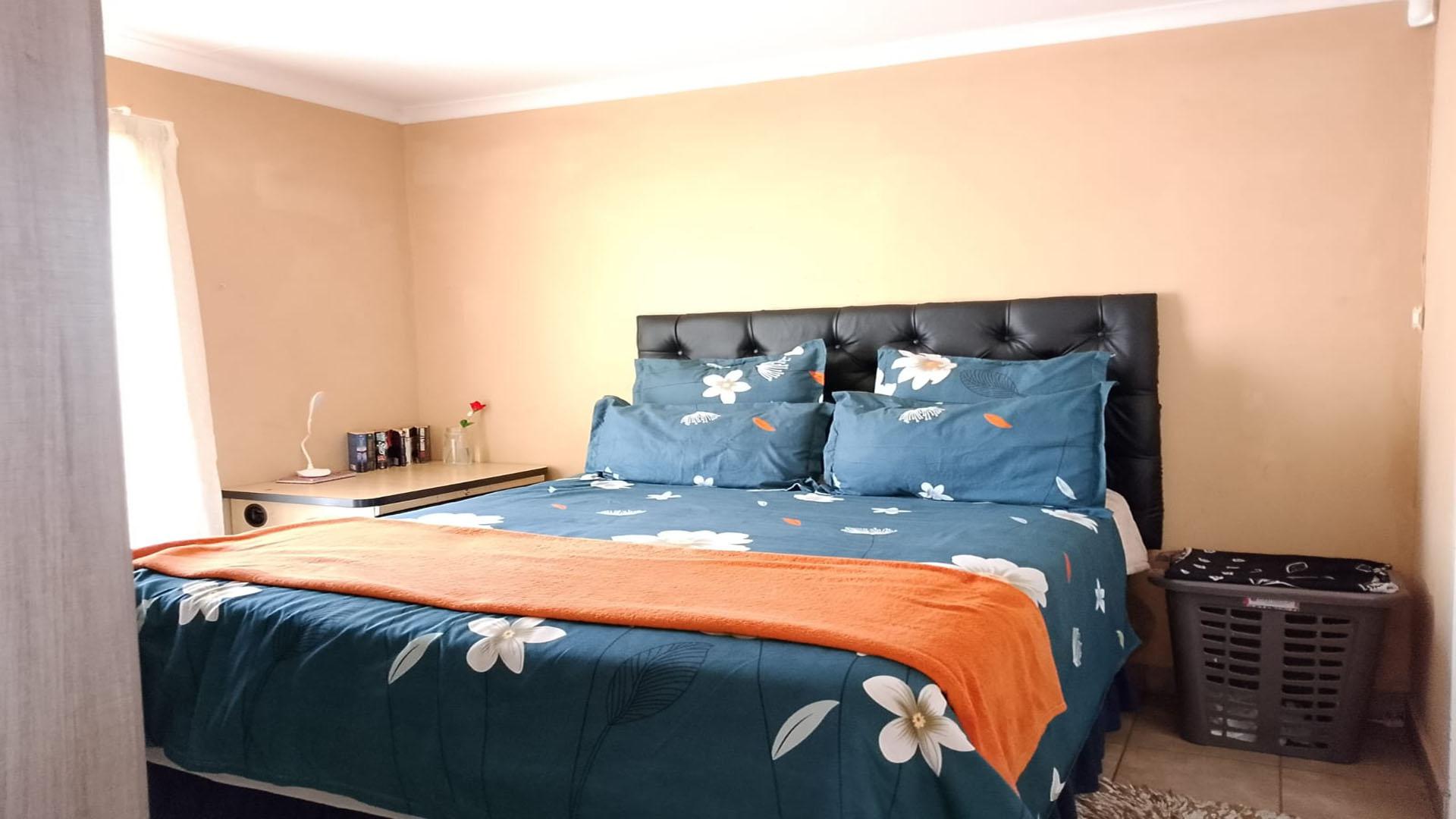 Bed Room 1 of property in Watervalspruit
