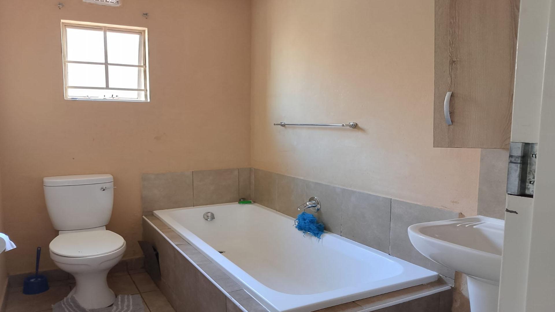 Bathroom 2 of property in Watervalspruit