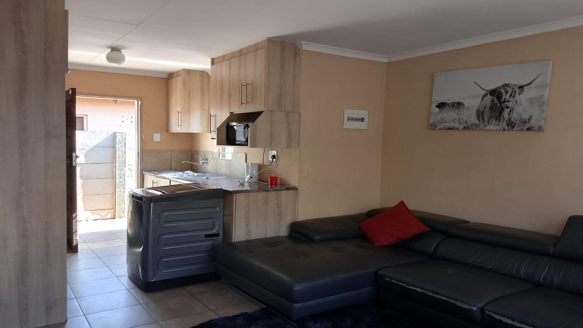 Lounges of property in Watervalspruit