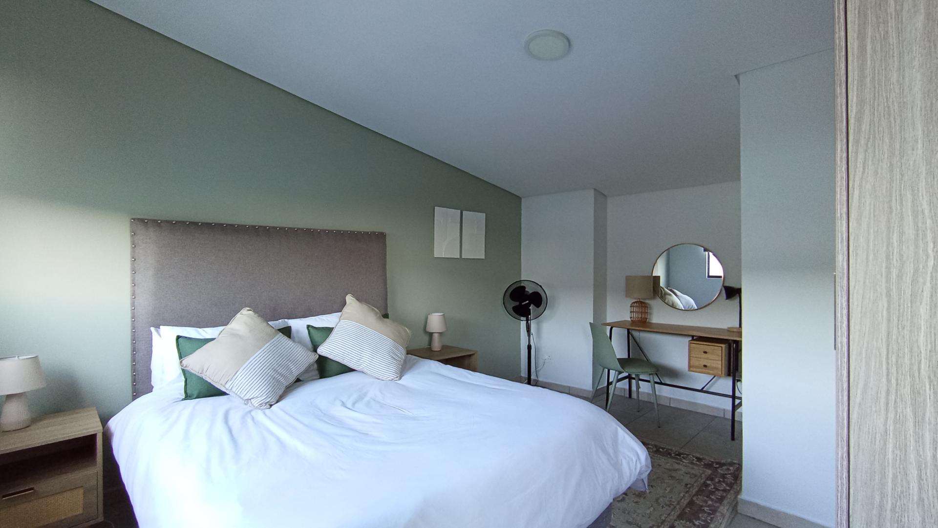 Bed Room 2 - 14 square meters of property in Rosebank - JHB