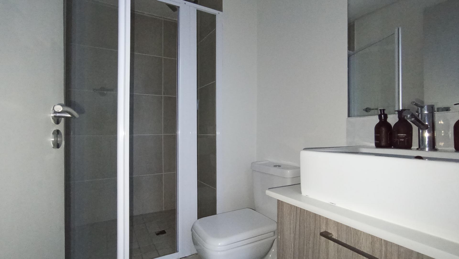 Bathroom 1 - 5 square meters of property in Rosebank - JHB