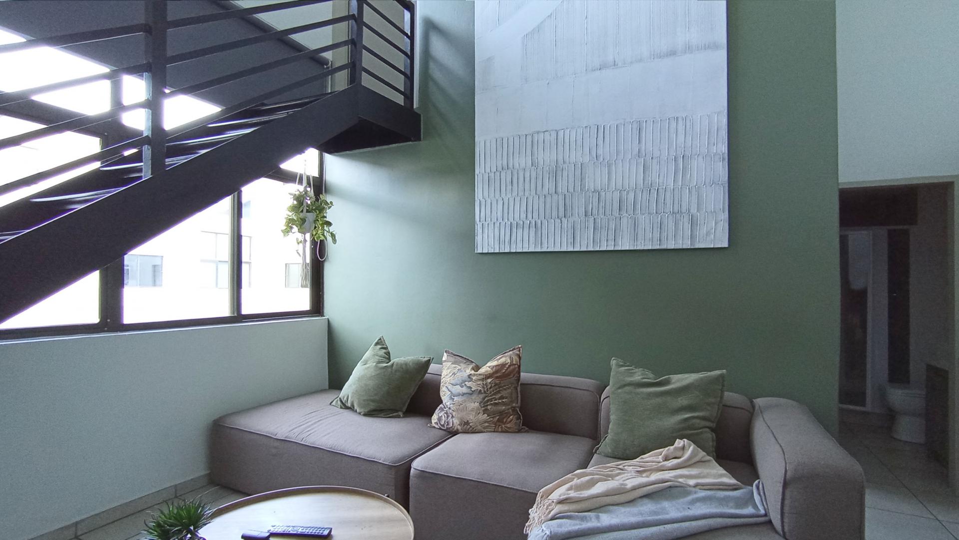 Lounges - 10 square meters of property in Rosebank - JHB