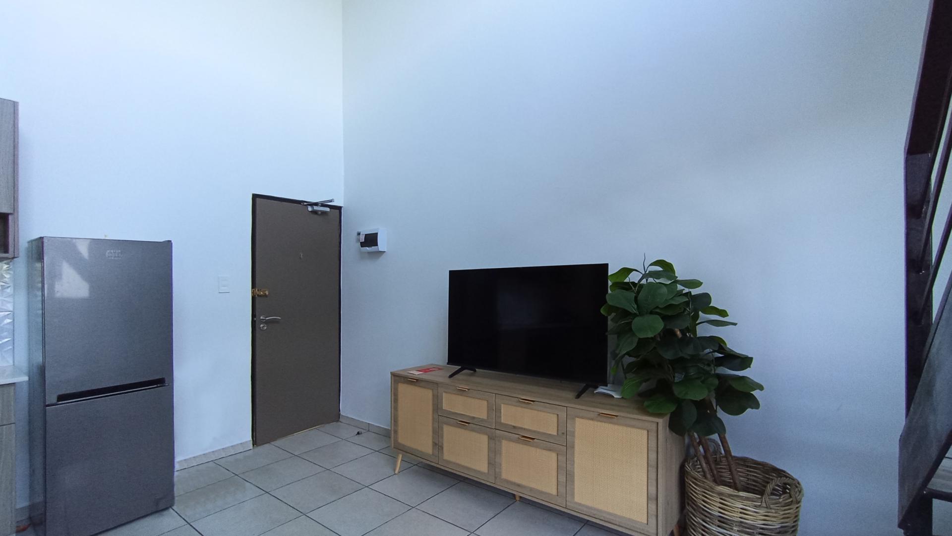 Lounges - 10 square meters of property in Rosebank - JHB