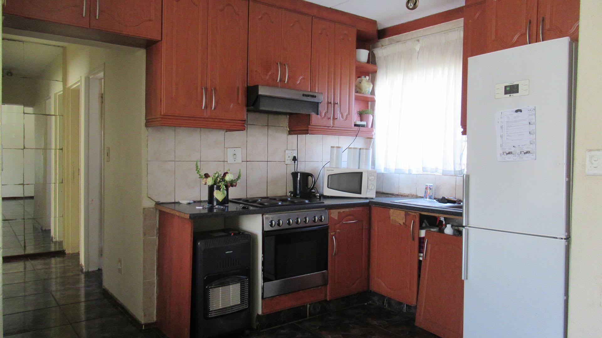 Kitchen - 5 square meters of property in Kew