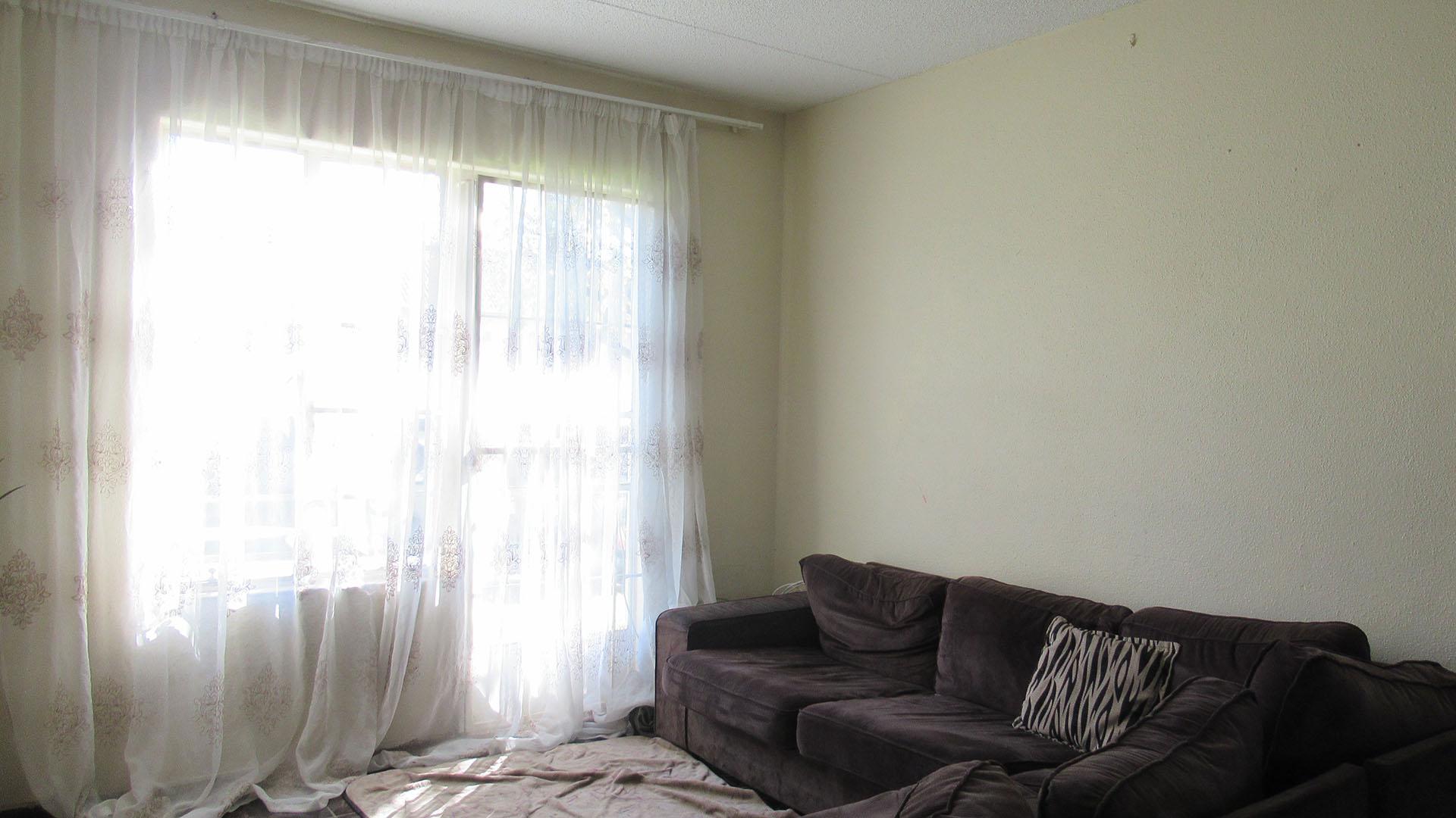 Lounges - 12 square meters of property in Kew