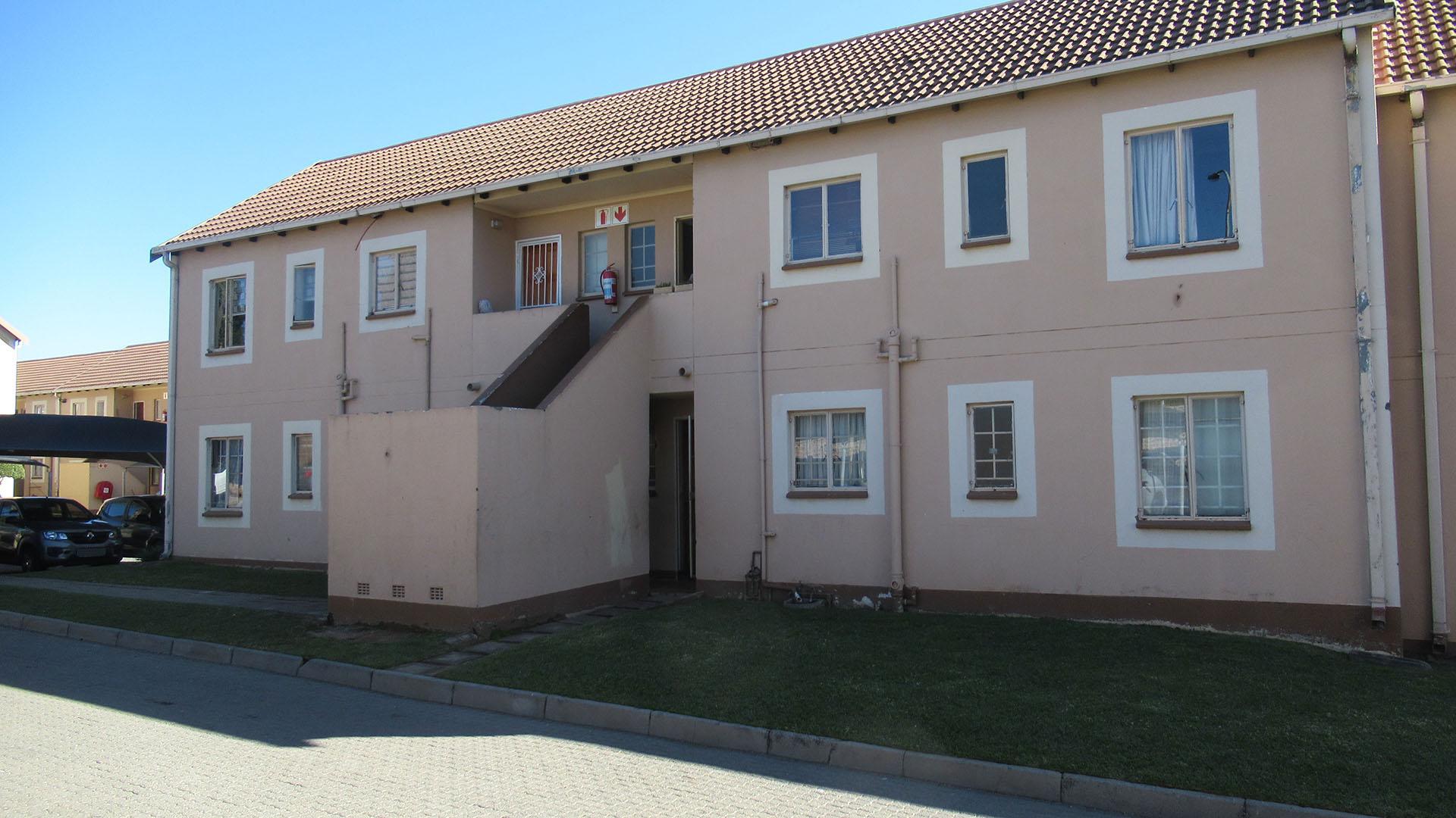 Front View of property in Kew