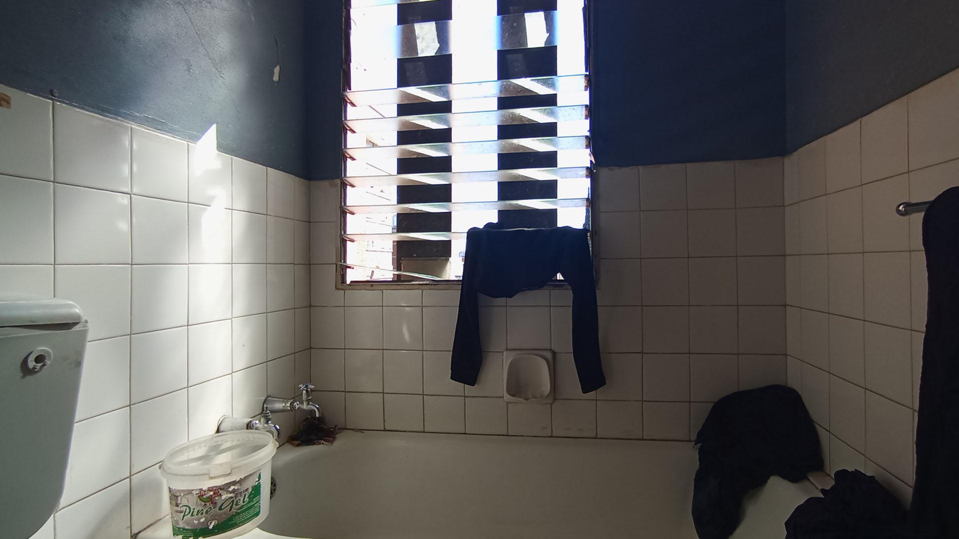 Bathroom 1 - 6 square meters of property in Sunnyside