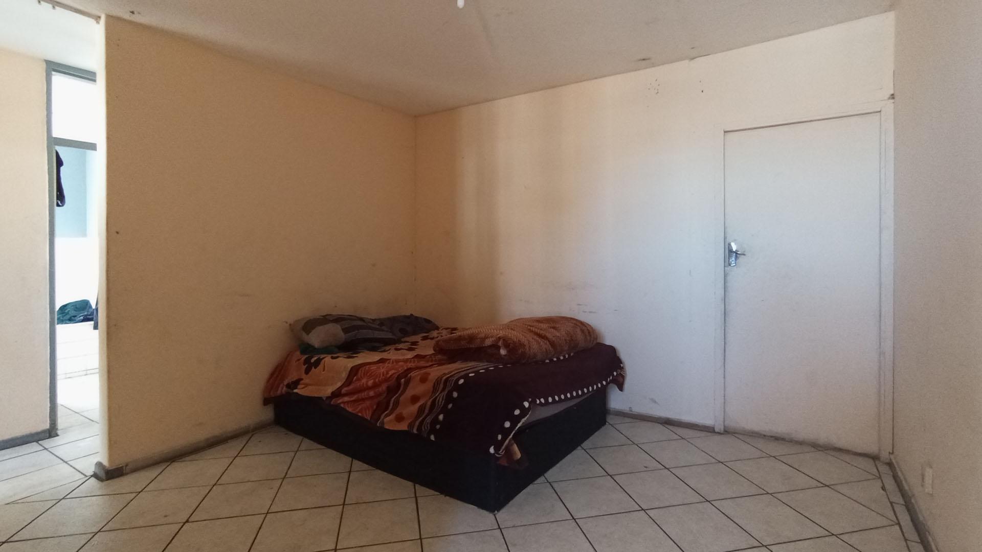 Lounges - 13 square meters of property in Sunnyside