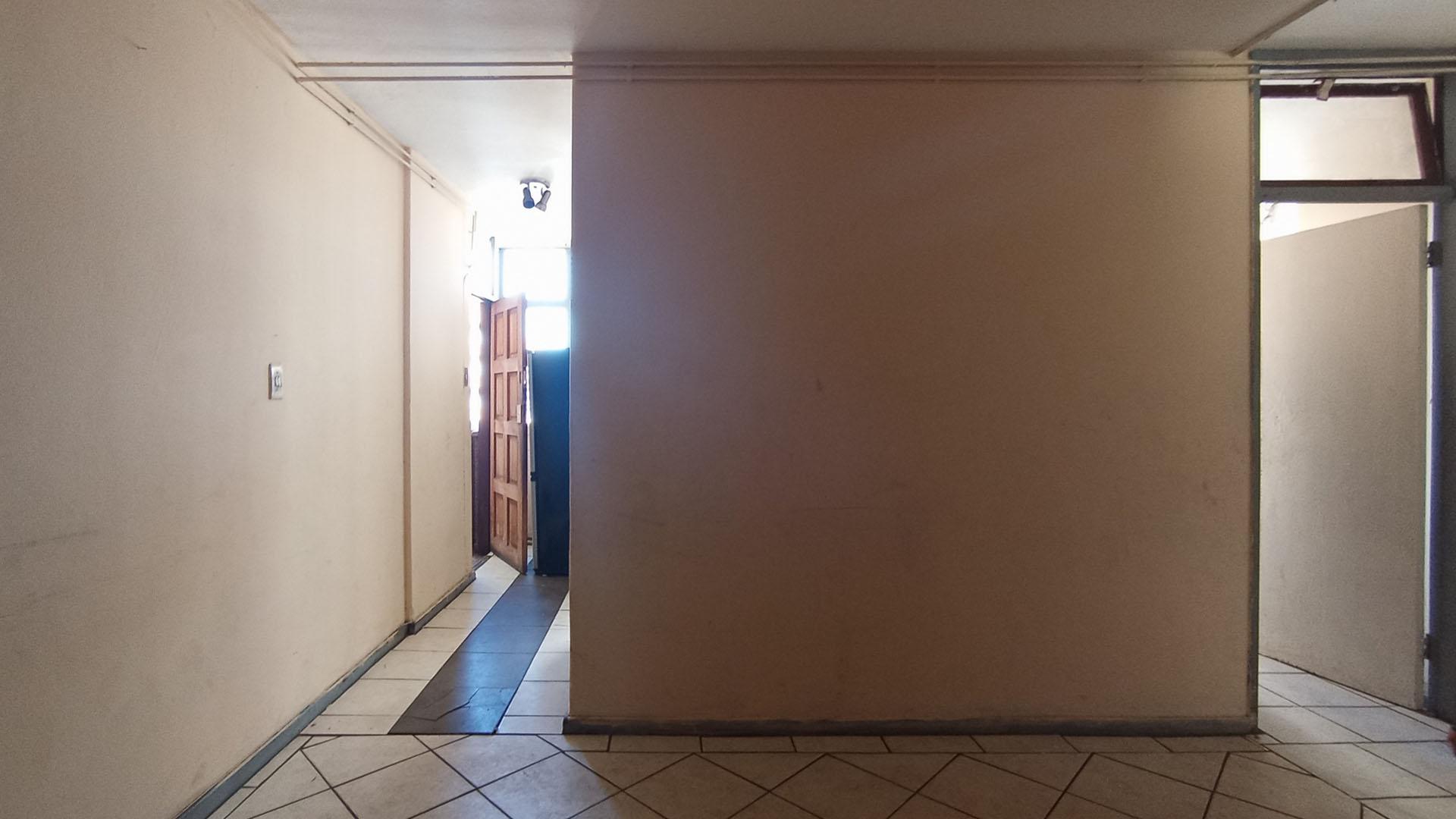 Lounges - 13 square meters of property in Sunnyside