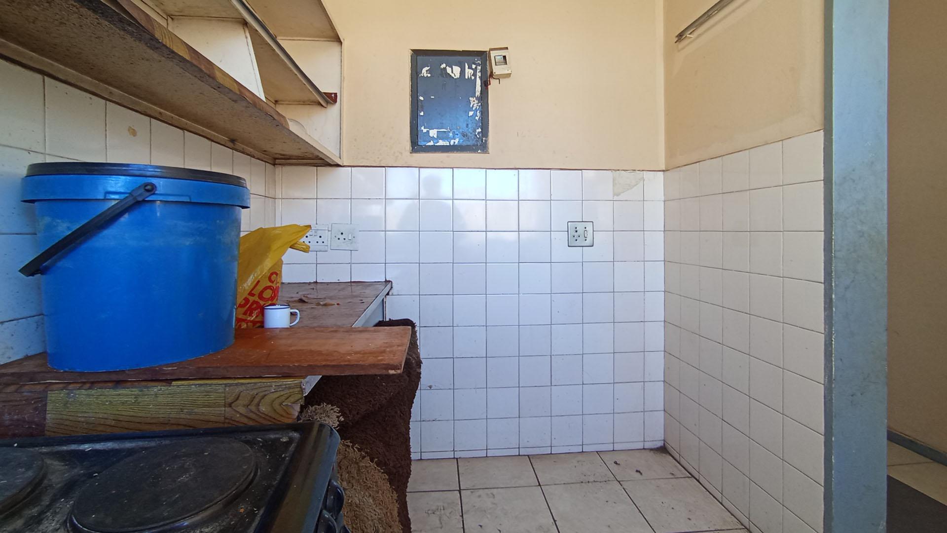 Kitchen - 8 square meters of property in Sunnyside