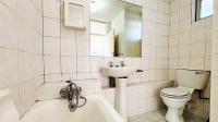 Bathroom 1 of property in Humewood 