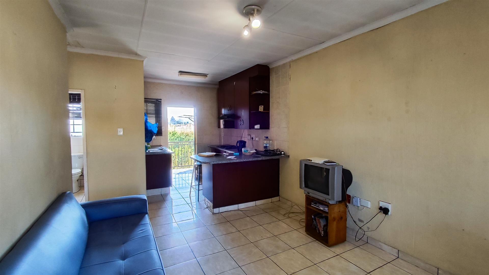 Lounges - 13 square meters of property in Elspark