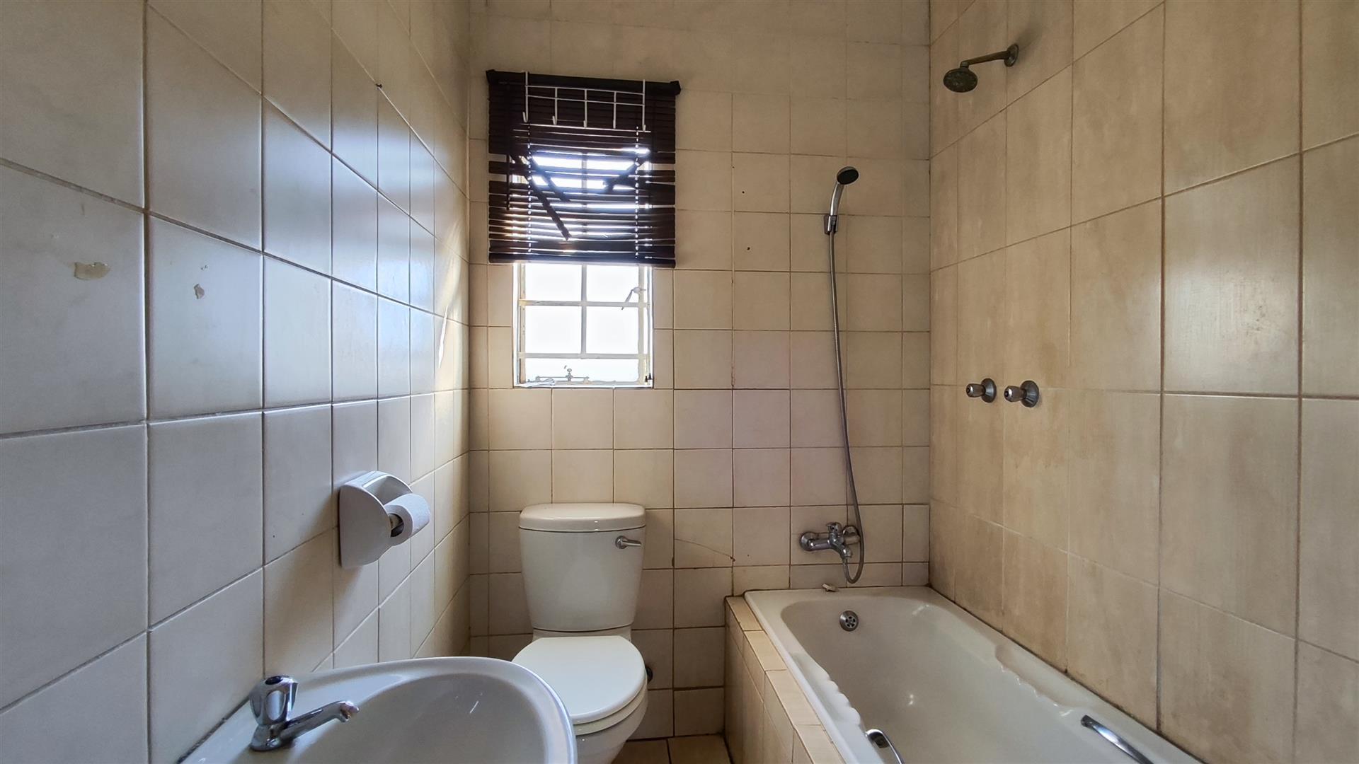 Bathroom 1 - 4 square meters of property in Elspark