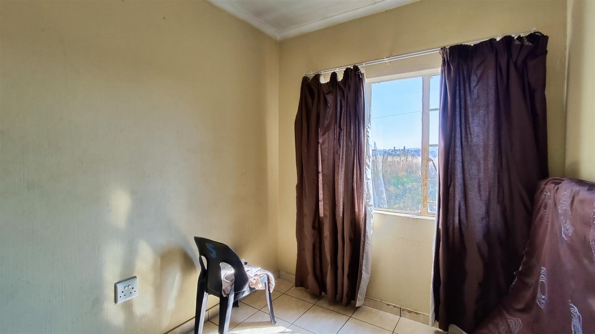 Bed Room 1 - 8 square meters of property in Elspark