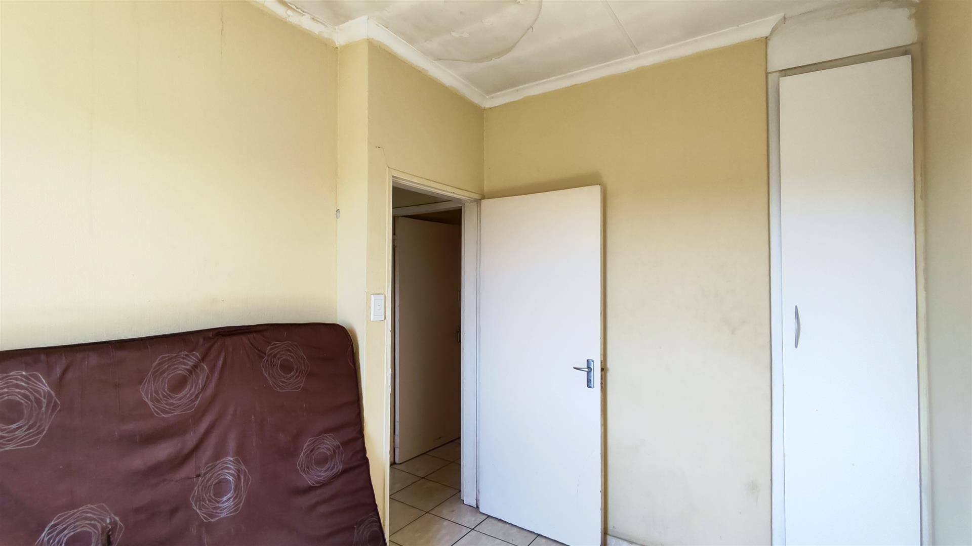 Bed Room 1 - 8 square meters of property in Elspark