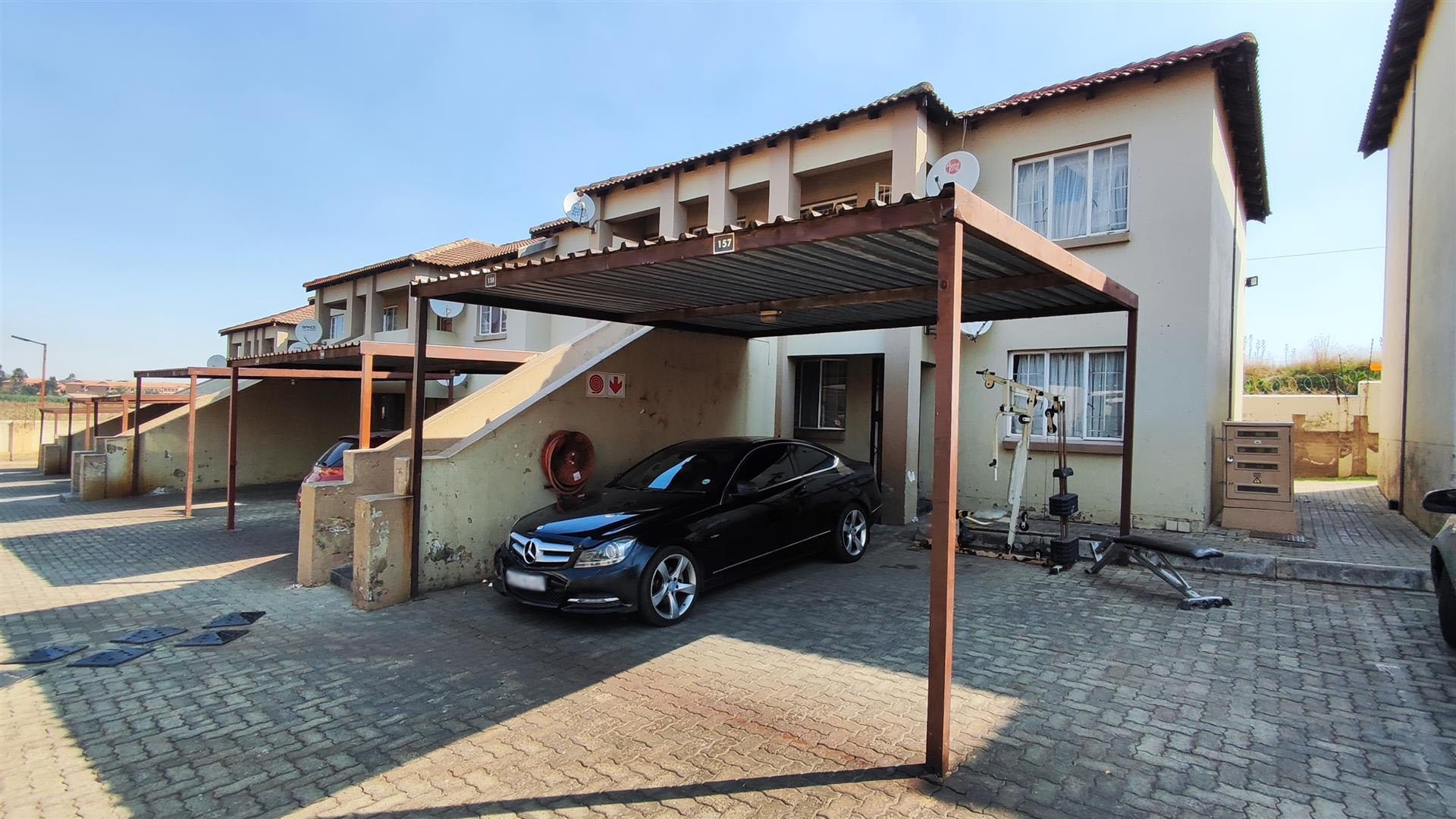 Front View of property in Elspark