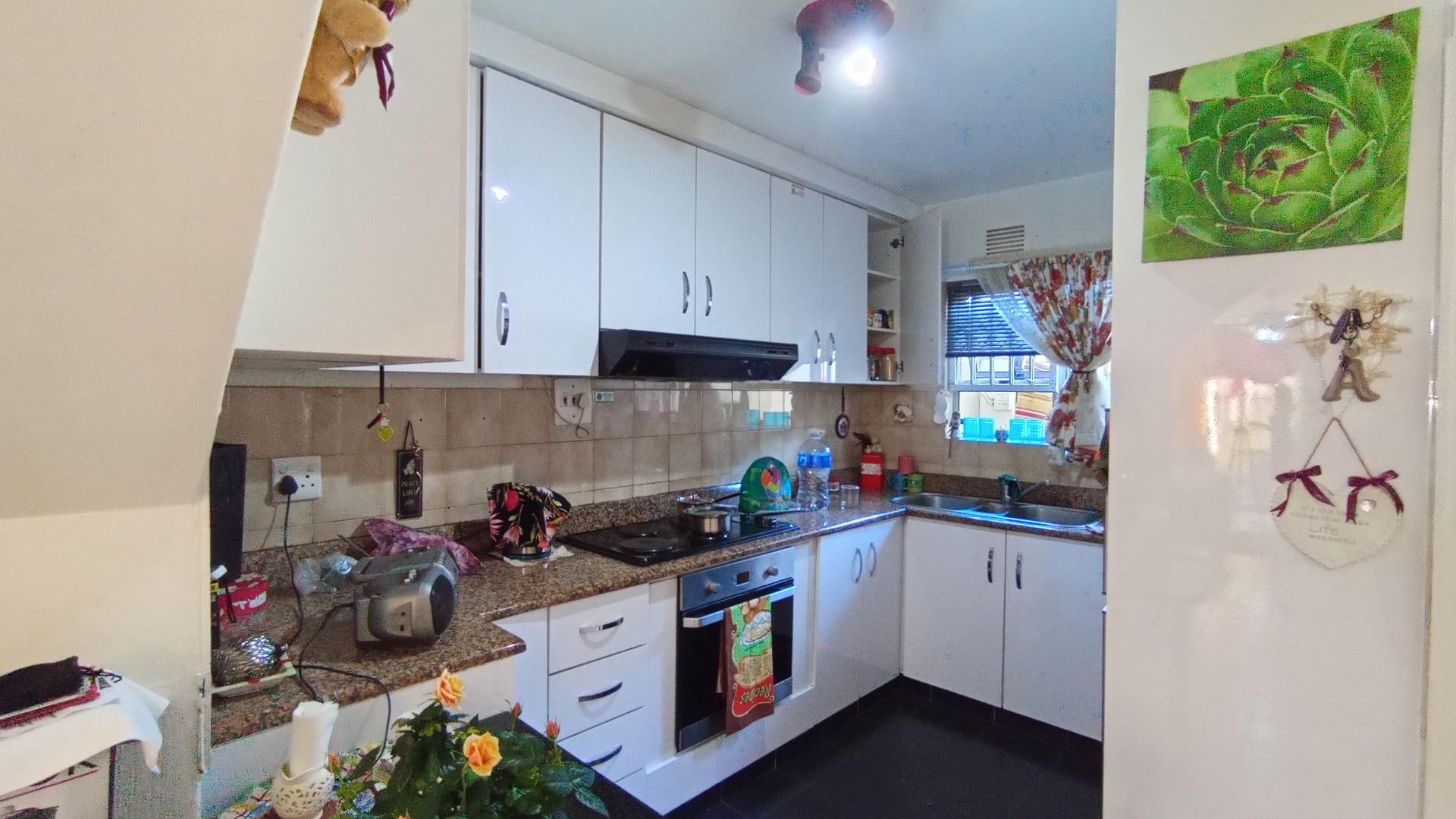 Kitchen - 10 square meters of property in Mayville (KZN)