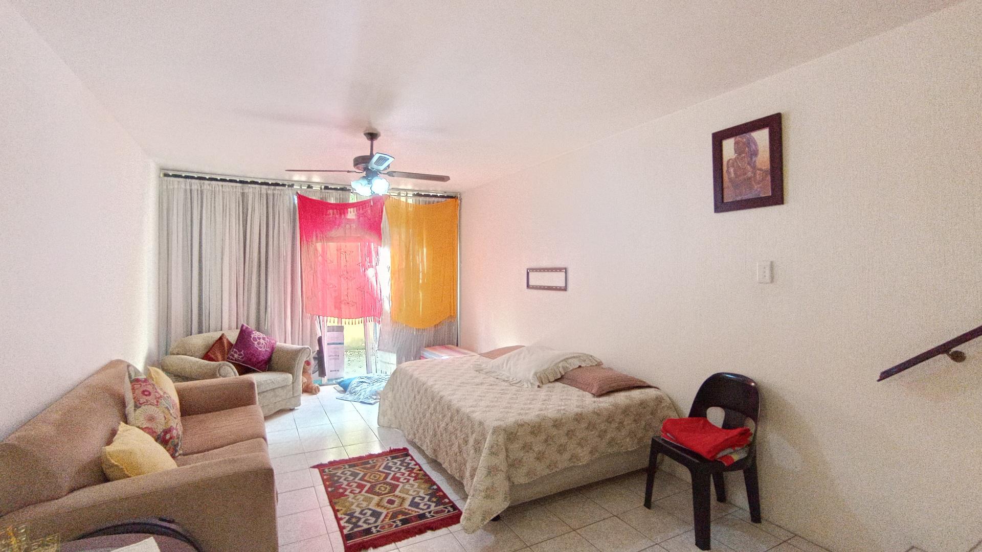 Lounges - 24 square meters of property in Mayville (KZN)