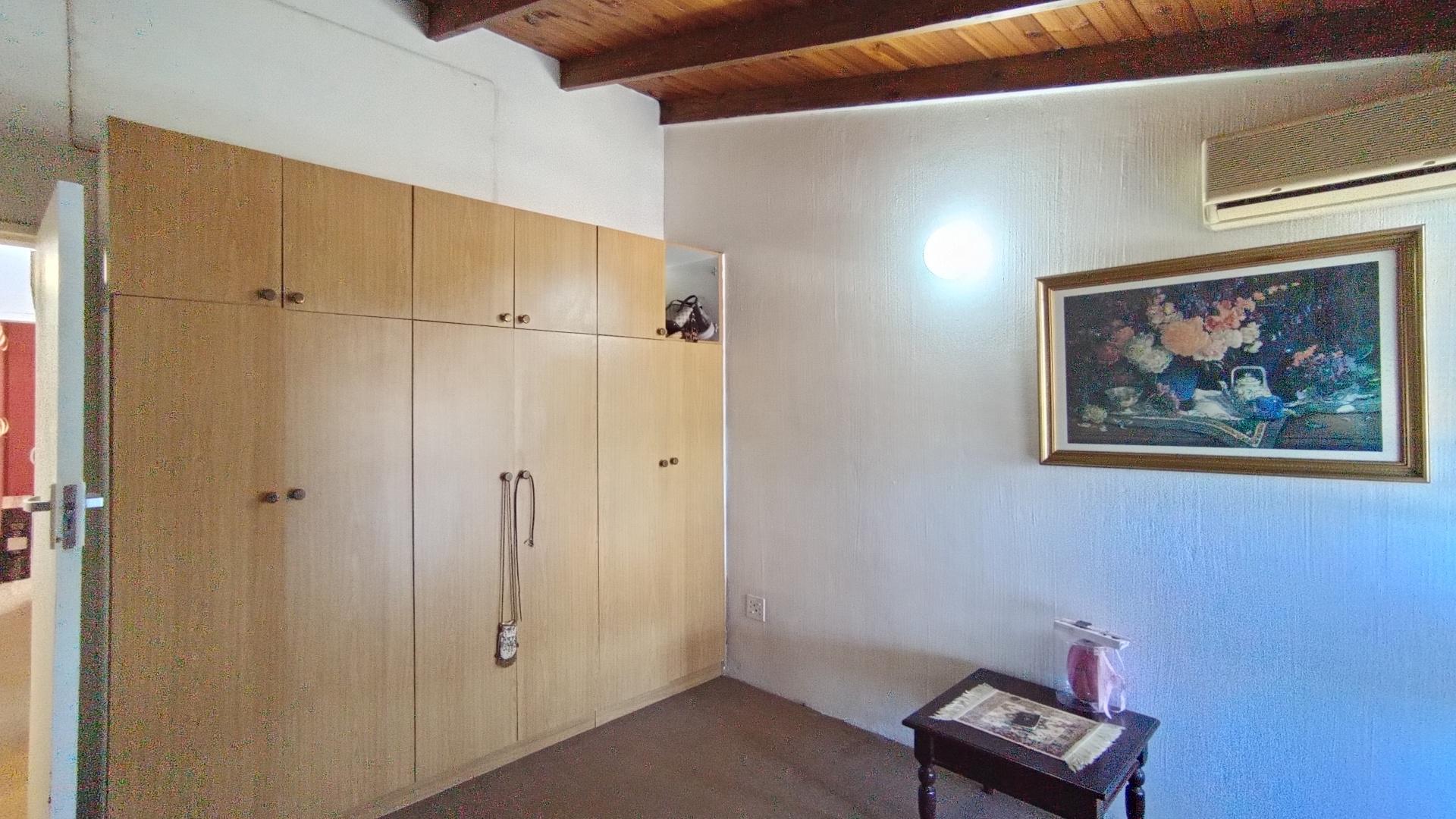 Bed Room 1 - 16 square meters of property in Mayville (KZN)