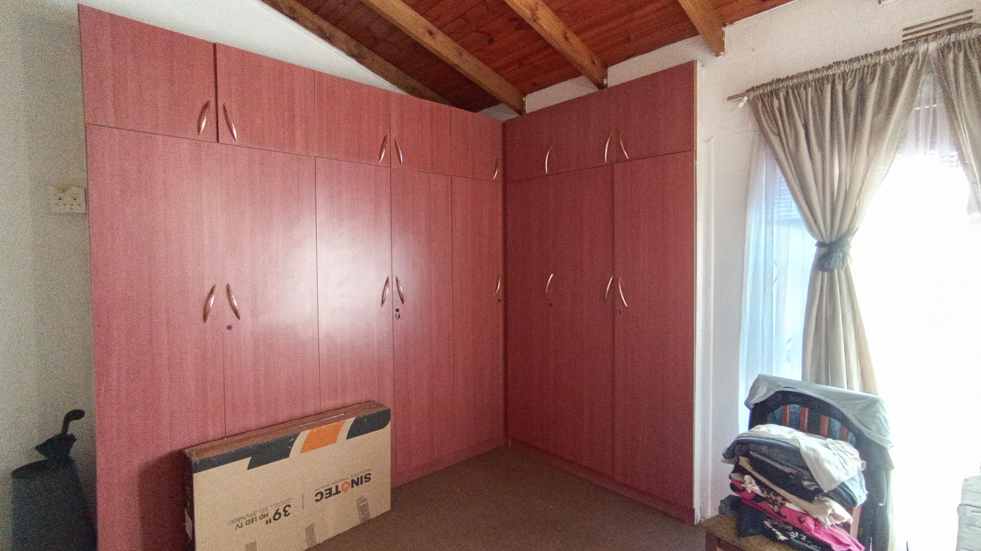 Main Bedroom - 15 square meters of property in Mayville (KZN)